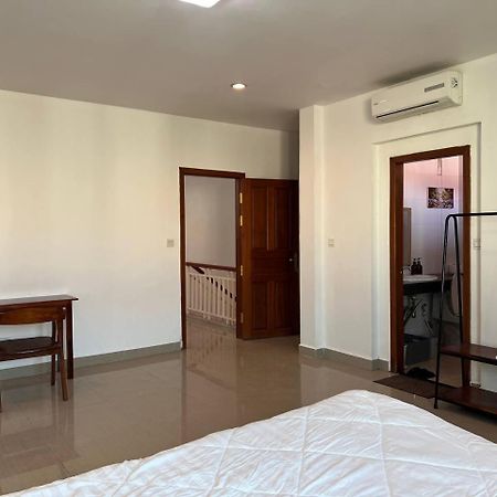 D32 Homestay Near Airport Behind Brown Coffee Airport Пном Пен Екстериор снимка