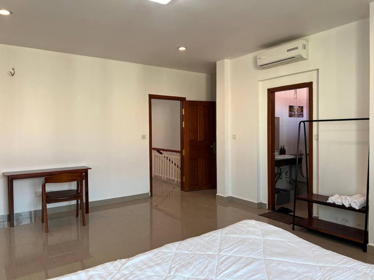 D32 Homestay Near Airport Behind Brown Coffee Airport Пном Пен Екстериор снимка