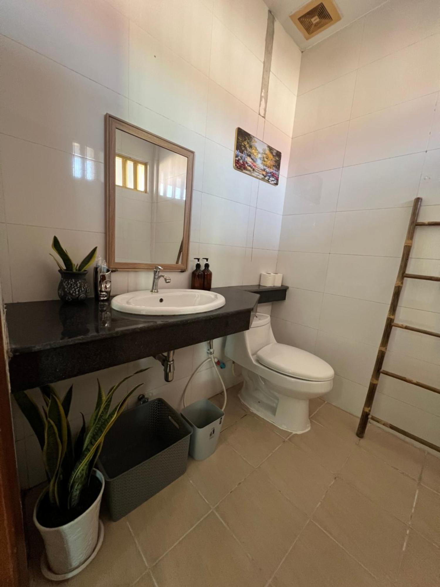 D32 Homestay Near Airport Behind Brown Coffee Airport Пном Пен Екстериор снимка