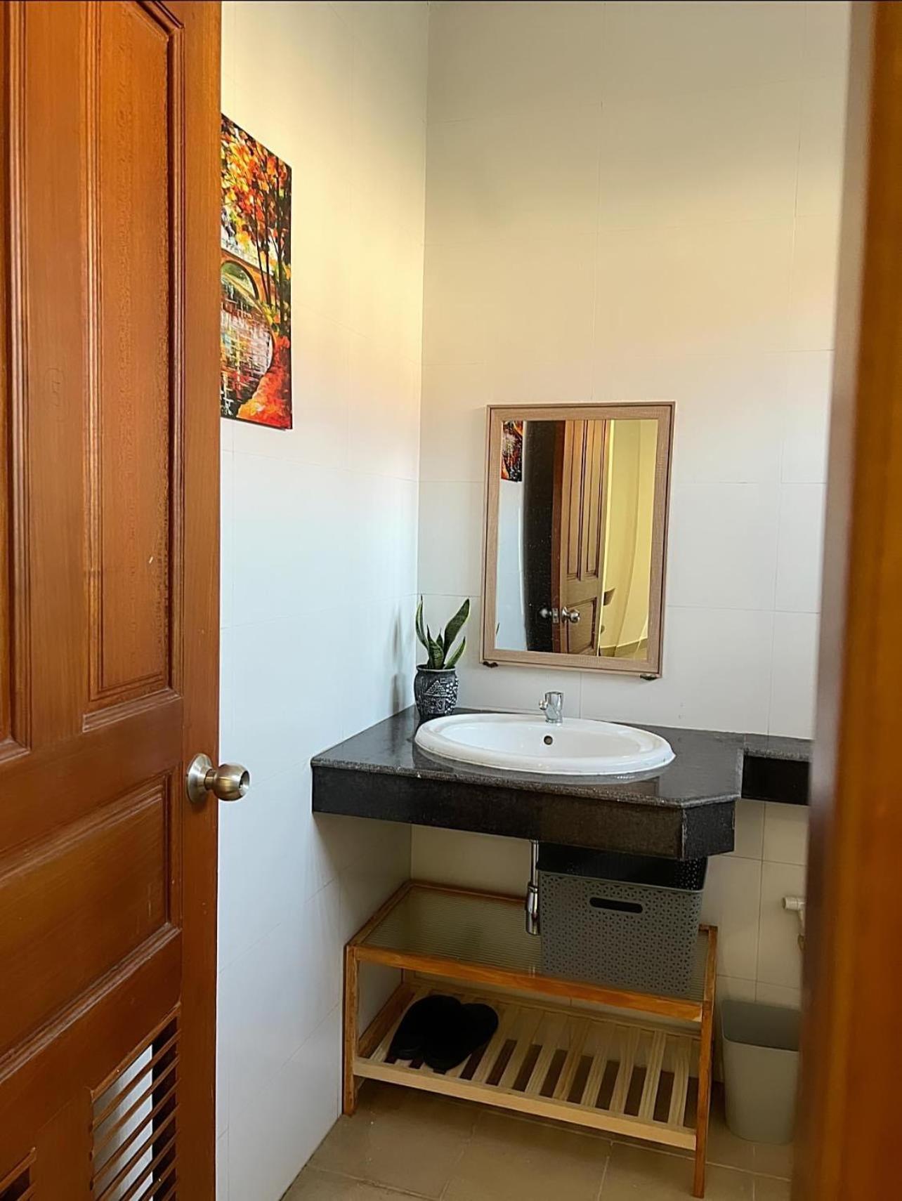 D32 Homestay Near Airport Behind Brown Coffee Airport Пном Пен Екстериор снимка