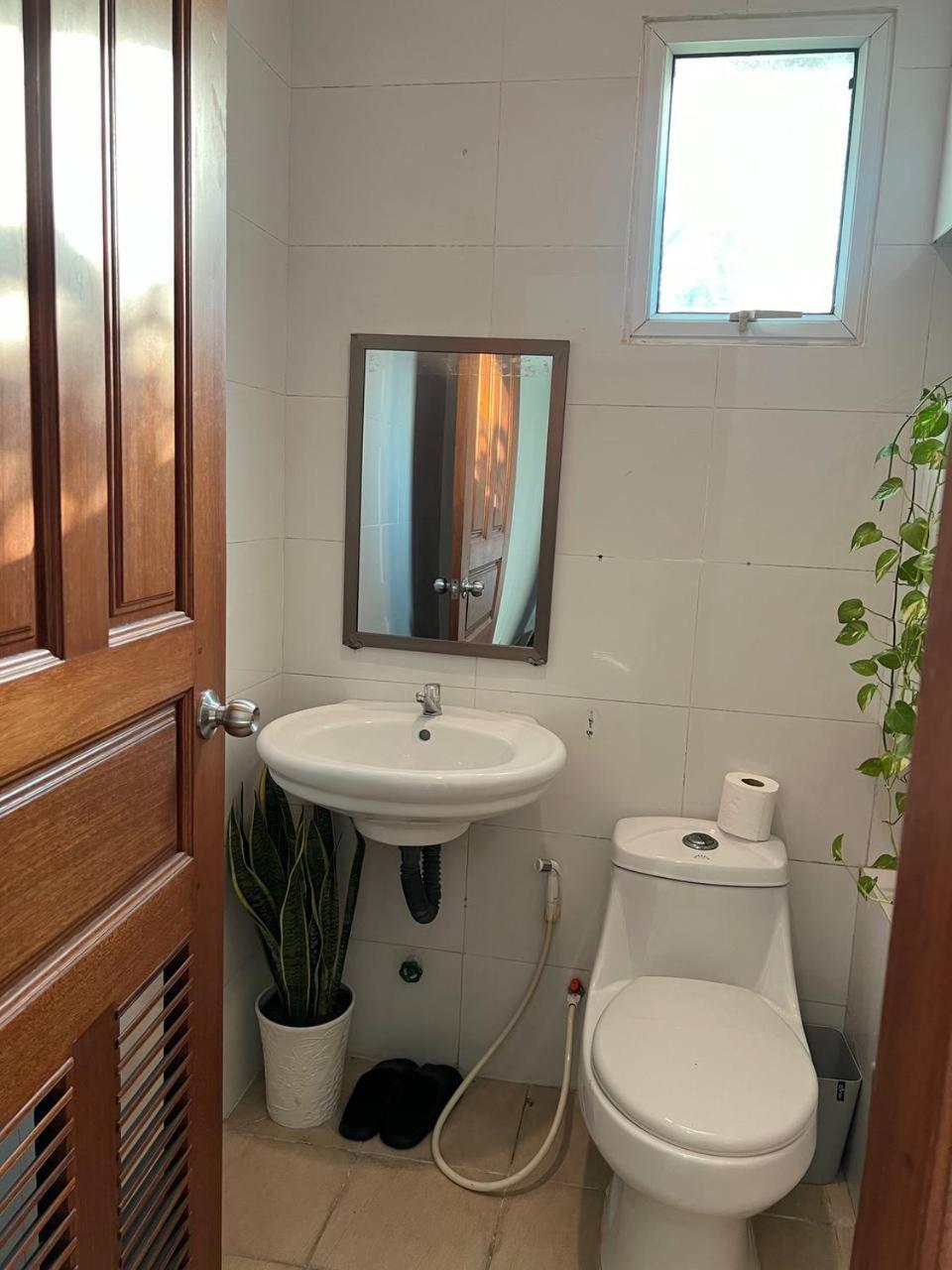 D32 Homestay Near Airport Behind Brown Coffee Airport Пном Пен Екстериор снимка